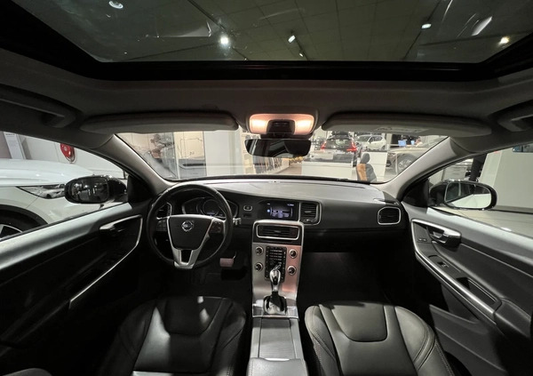 Volvo V60 cena 110000 przebieg: 146000, rok produkcji 2018 z Międzyrzec Podlaski małe 121
